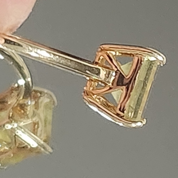 Elegant Gold Ring with Yellow Gemstone - Picture 9 of 11